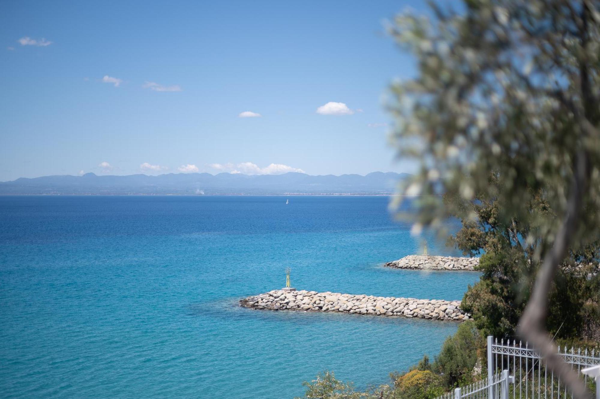 Pouletis Family Apartments - Akroyali Seaview Getaways Kalamata Exterior photo