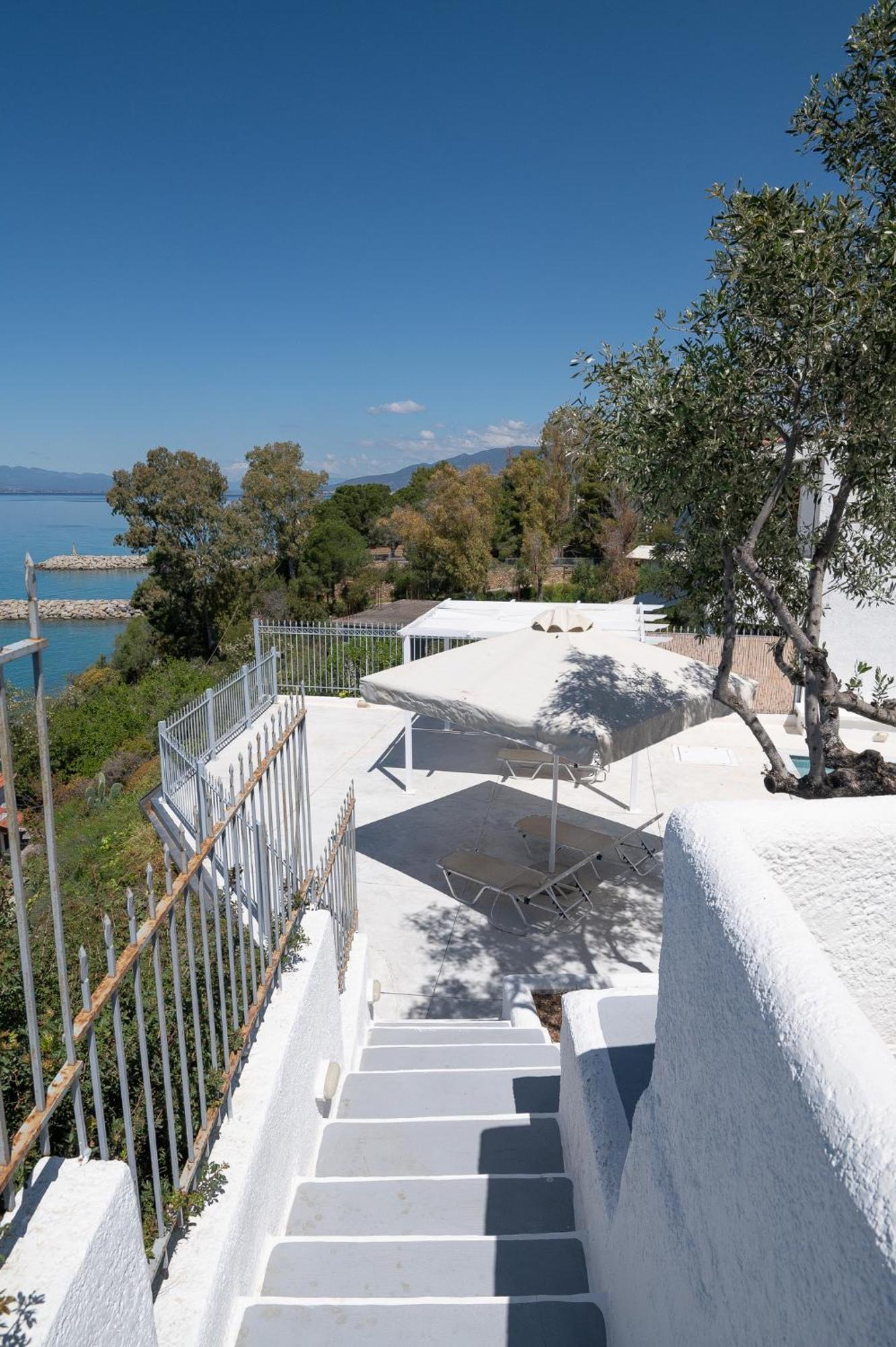 Pouletis Family Apartments - Akroyali Seaview Getaways Kalamata Exterior photo