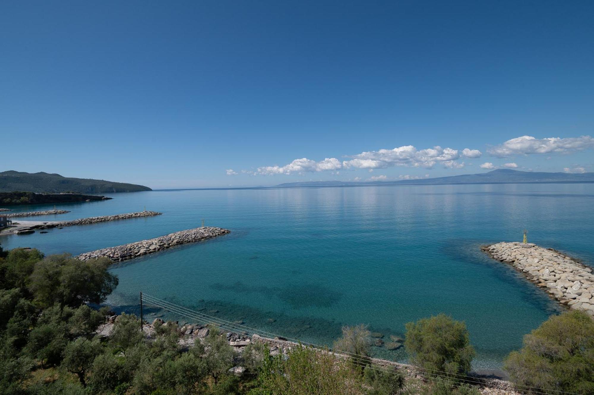 Pouletis Family Apartments - Akroyali Seaview Getaways Kalamata Exterior photo