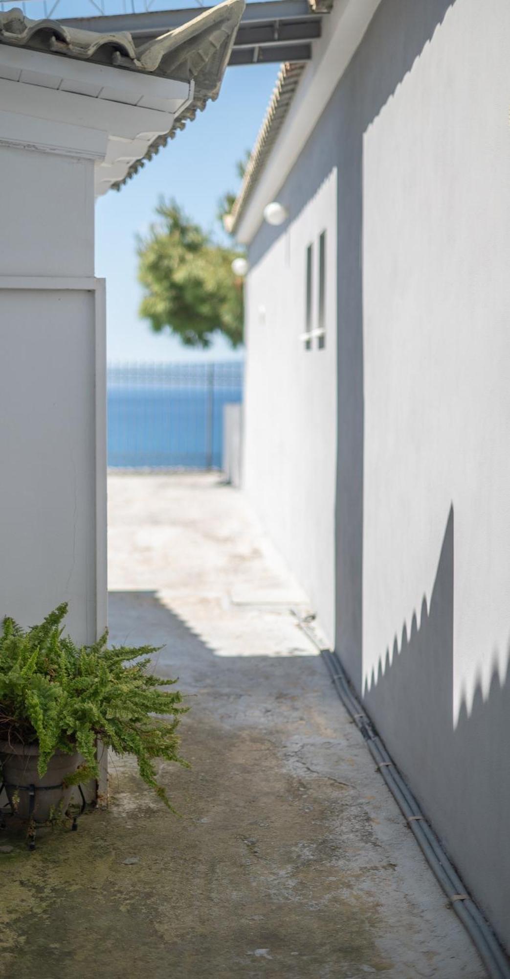 Pouletis Family Apartments - Akroyali Seaview Getaways Kalamata Exterior photo