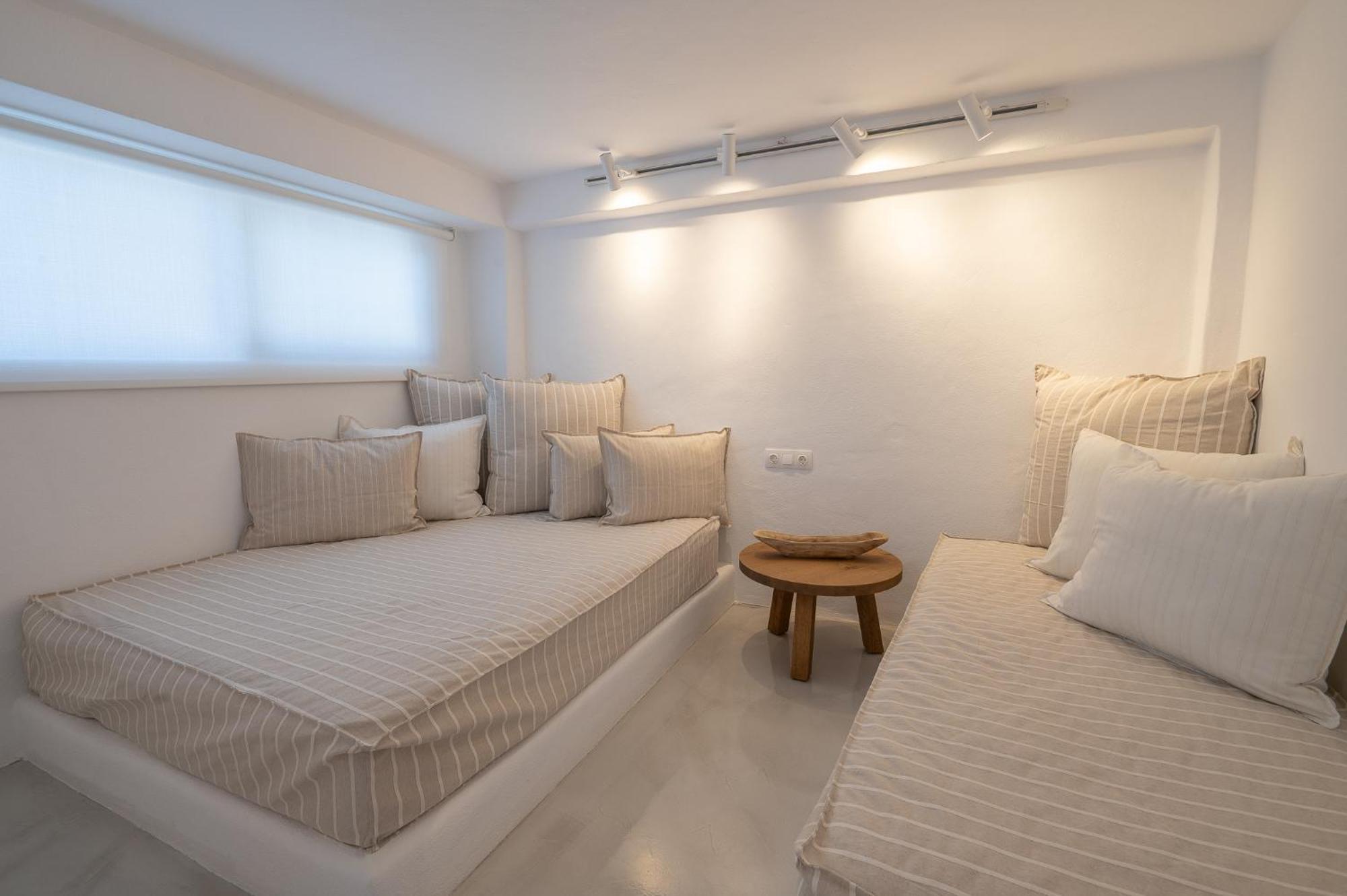 Pouletis Family Apartments - Akroyali Seaview Getaways Kalamata Exterior photo