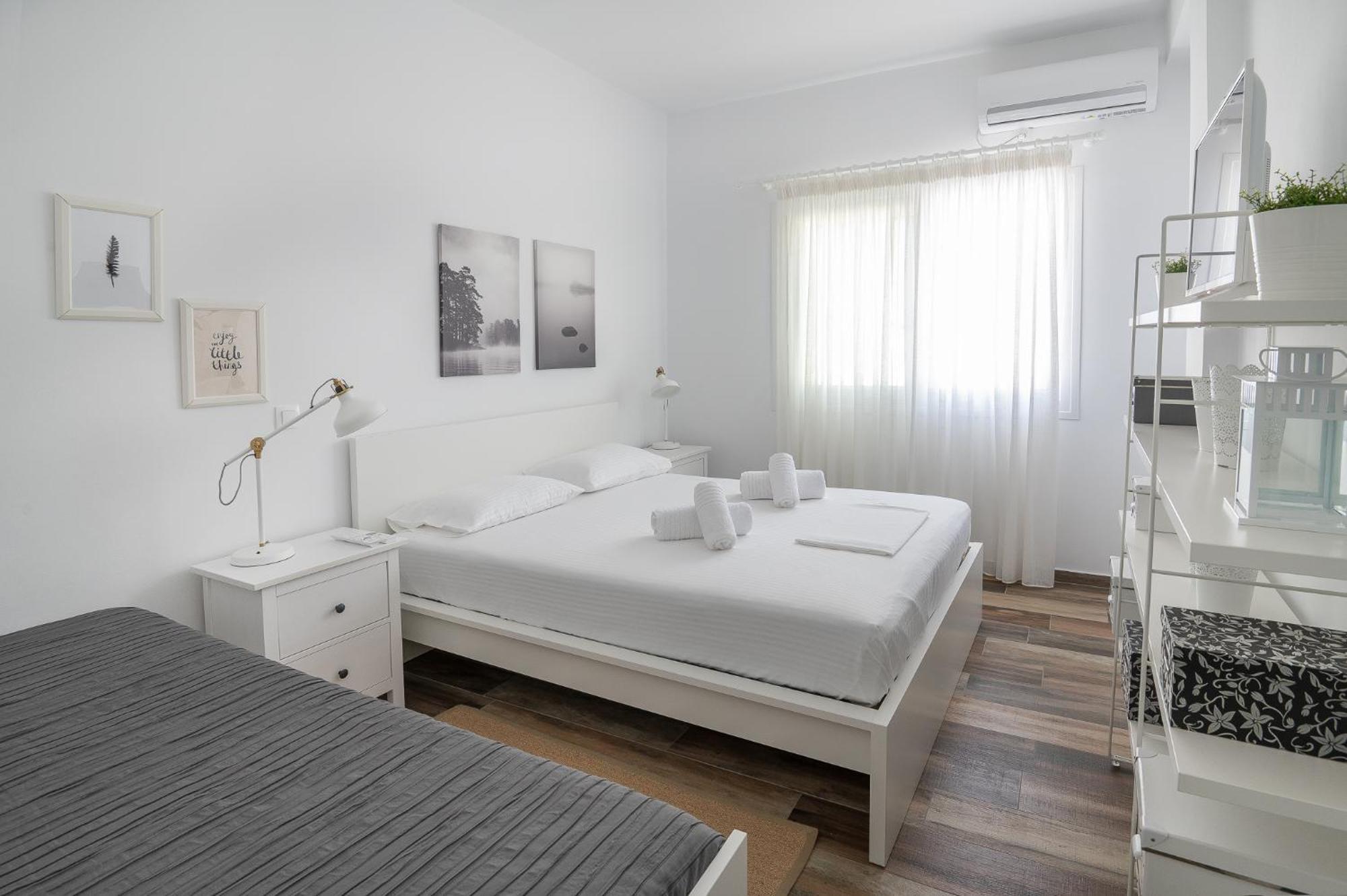 Pouletis Family Apartments - Akroyali Seaview Getaways Kalamata Exterior photo