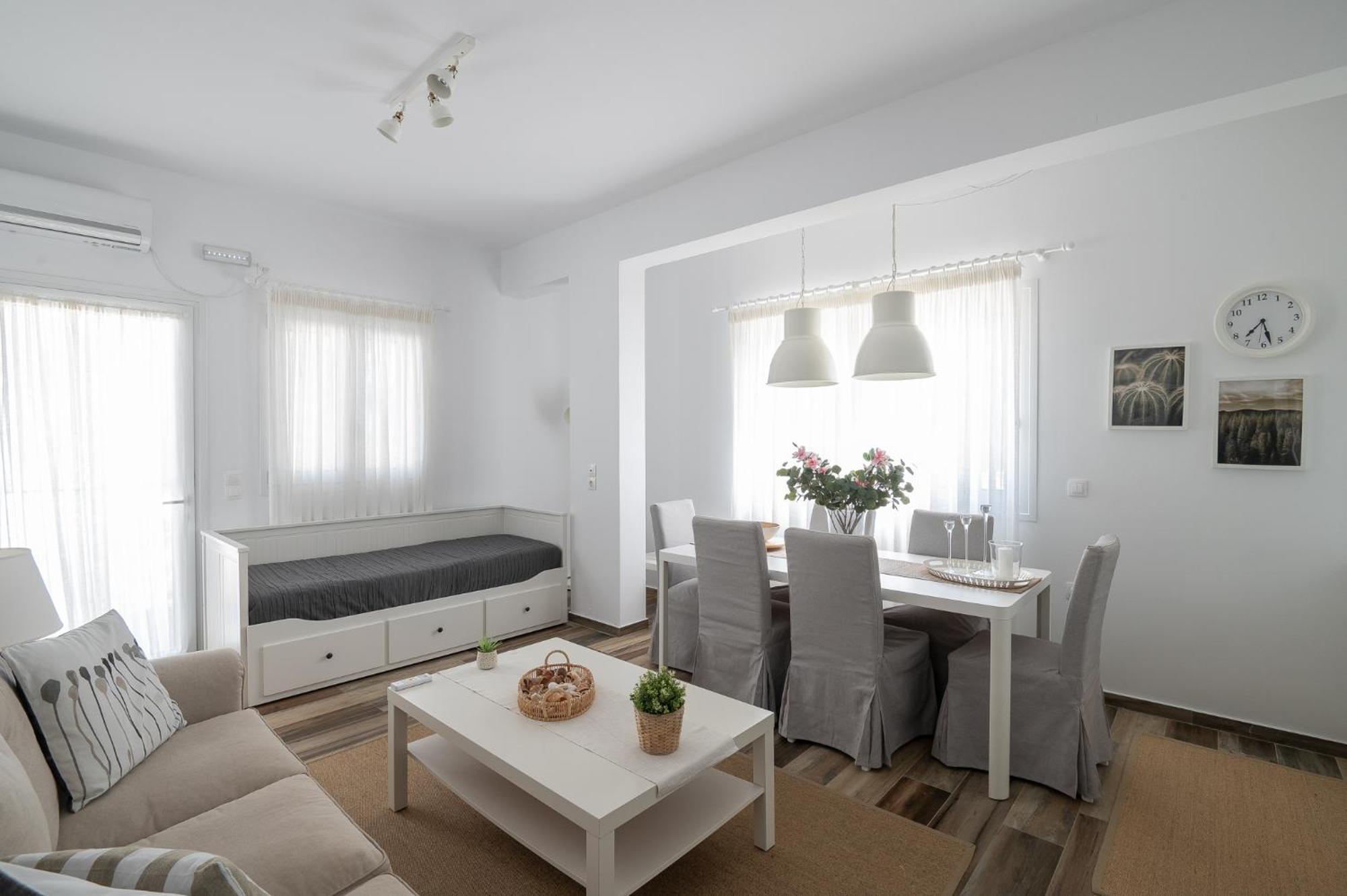 Pouletis Family Apartments - Akroyali Seaview Getaways Kalamata Exterior photo