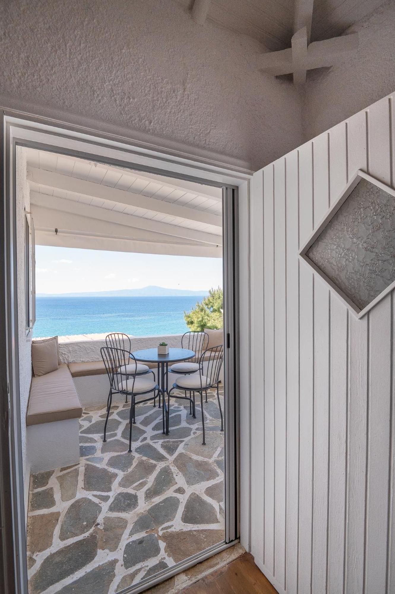 Pouletis Family Apartments - Akroyali Seaview Getaways Kalamata Exterior photo