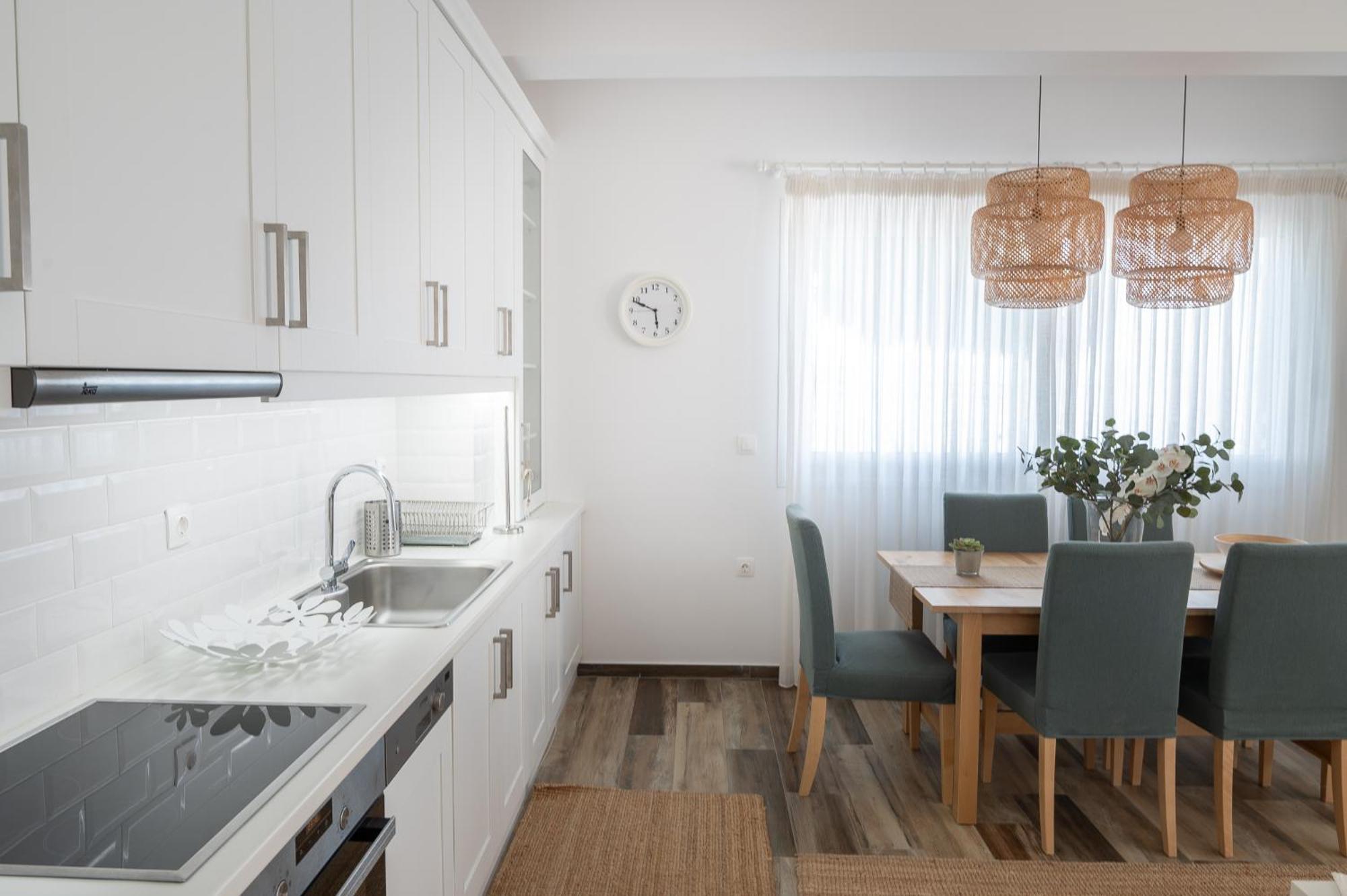 Pouletis Family Apartments - Akroyali Seaview Getaways Kalamata Room photo