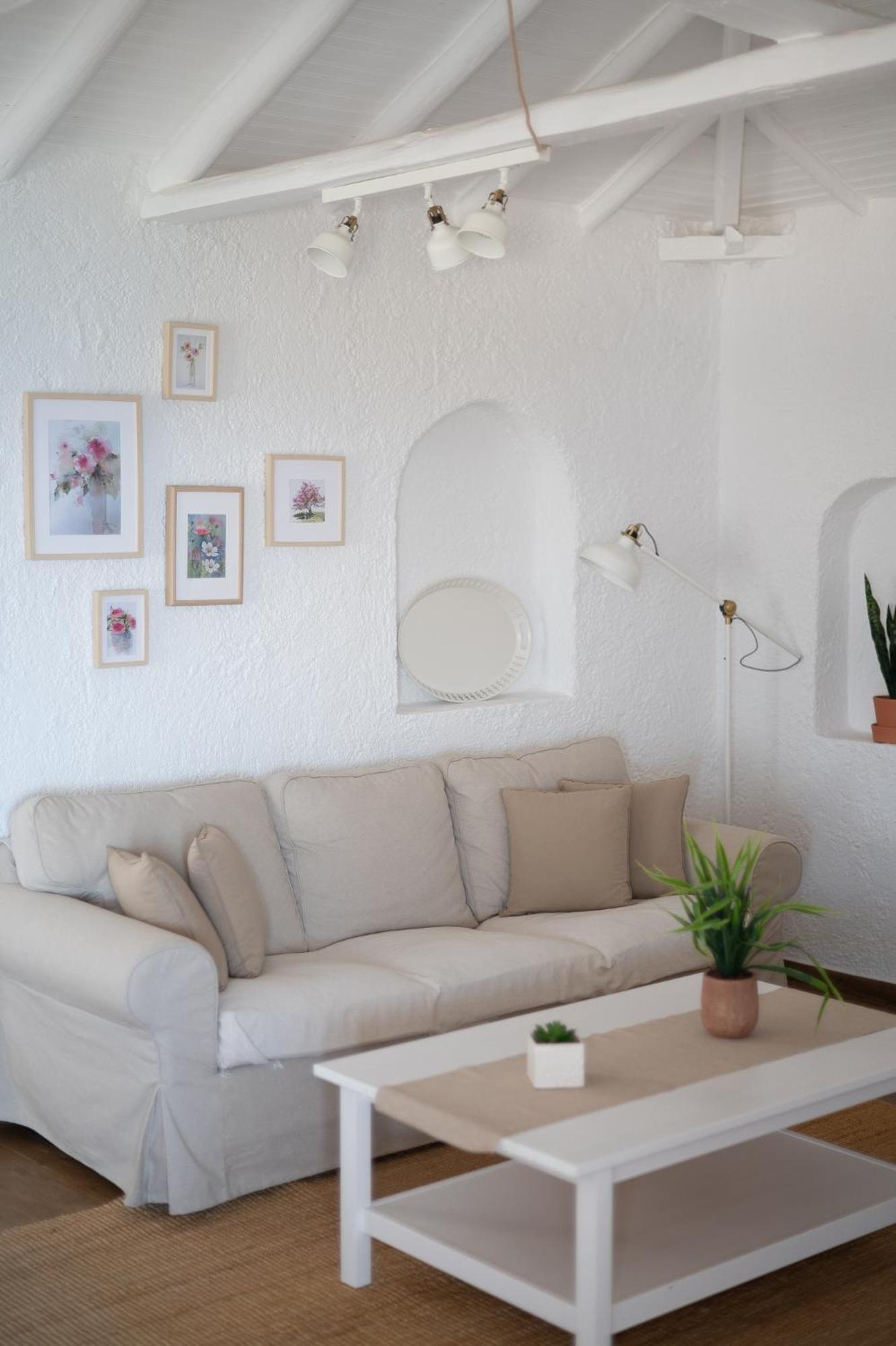 Pouletis Family Apartments - Akroyali Seaview Getaways Kalamata Room photo