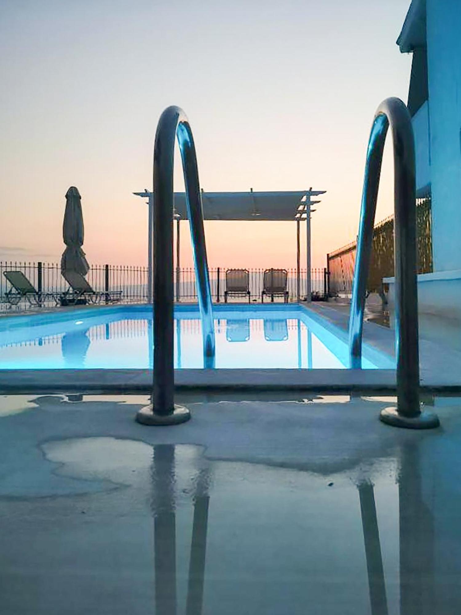 Pouletis Family Apartments - Akroyali Seaview Getaways Kalamata Exterior photo