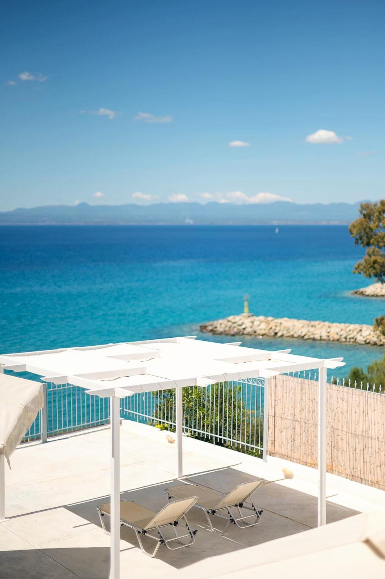 Pouletis Family Apartments - Akroyali Seaview Getaways Kalamata Exterior photo
